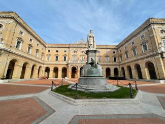 piazza_leopardi_recanati