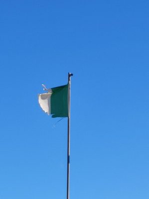 bandiera-sdrucita-sbrindellata-civitanova