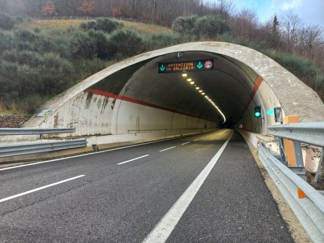 Superstrada Valdichienti Galleria Serravalle