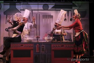 Rossini-flambe.-Teatro-Due-Mondi.-Paolo-Porto-2-325x217