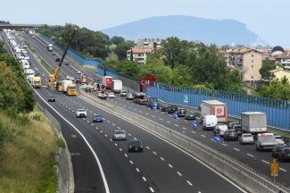 incidente-camion-autostrada-civitanova-FDM-3-325x216