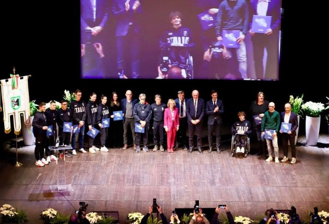 La-premiazione-degli-atletici-marchigiani-di-Coni-e-Cip