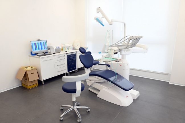 villa-verde-clinica-dentale-civitanova-FDM-7-650x433