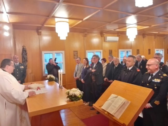 Messa-nella-cappellina-della-base-di-ppp