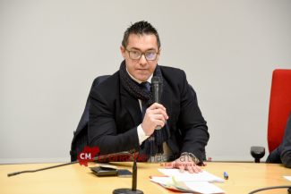 AATO_SIT-IN_FF-14-325x217