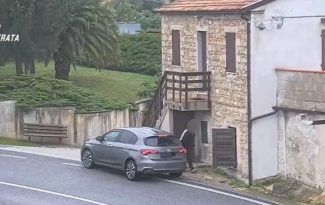 arresti-droga-operazione-cingoli-carabinieri-2-325x205