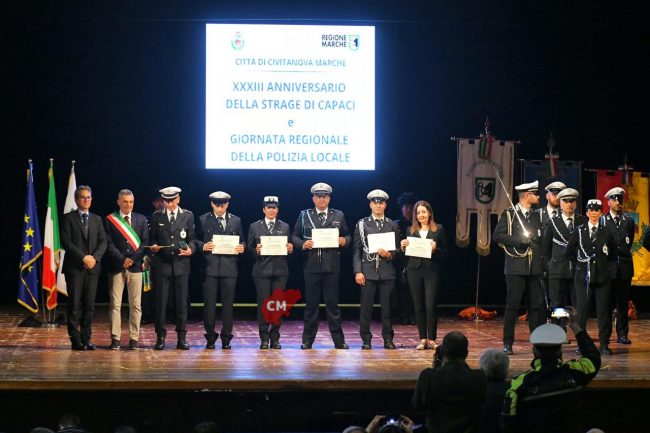 festa-polizia-locale-2025-encomi-teatro-rossini-civitanova-FDM-17-650x433