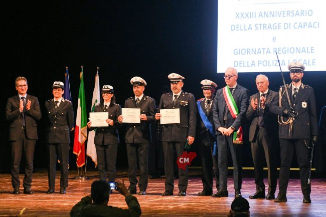 festa-polizia-locale-2025-encomi-teatro-rossini-civitanova-FDM-18-650x433