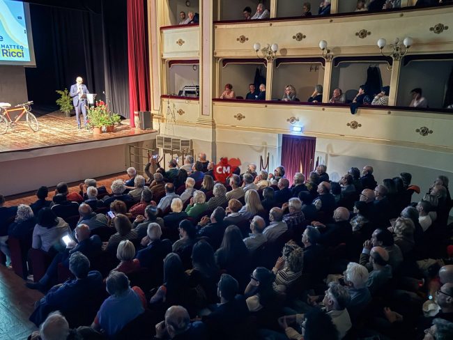matteo-ricci-al-teatro-annibal-caro-civitanova-FDM-13-650x488