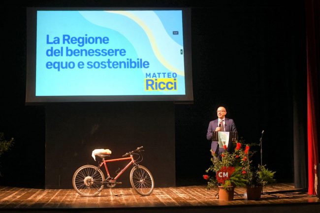 matteo-ricci-al-teatro-annibal-caro-civitanova-FDM-9-650x433