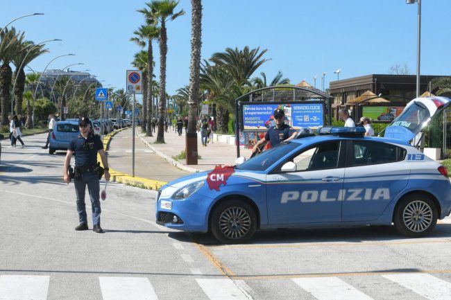 volante-polizia-controlli-lungomare-sud-archivio-arkiv-civitanova-FDM-1-650x433