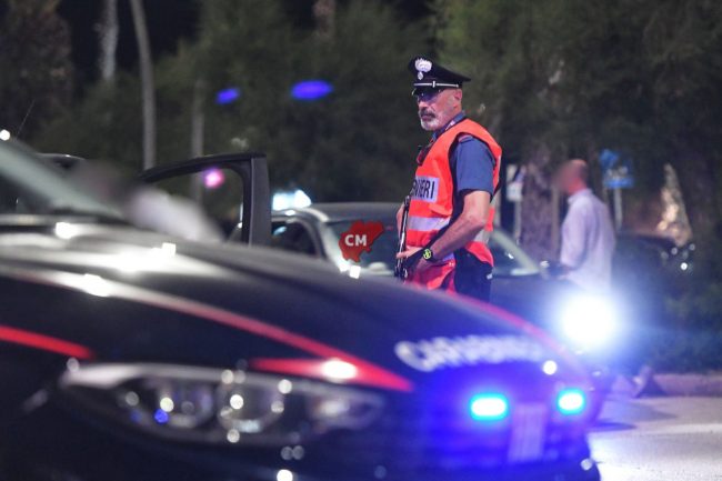 controlli-carabinieri-notte-lungomare-sud-civitanova-FDM-1-650x433