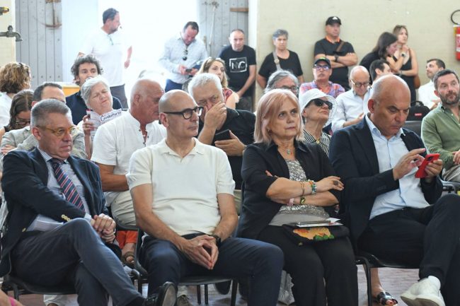 gustaporto-2025-mercato-ittico-civitanova-FDM-8-650x433