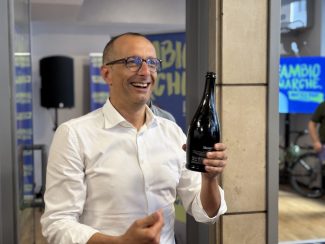 matteo-ricci-ancona-taglio-del-nastro3-325x244