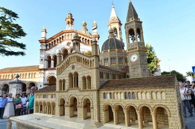 Covo-edizione-2019-che-riproduce-il-Santuario-di-Campocavallo1-650x429