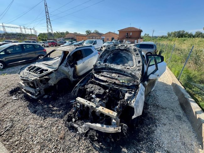 auto-incendiate-civitanova-2-650x487