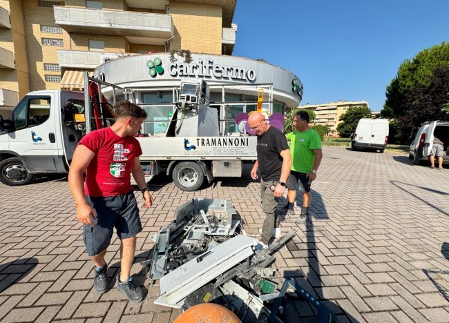 bancomat-saltato-carifermo-porto-potenza-020720251-650x468