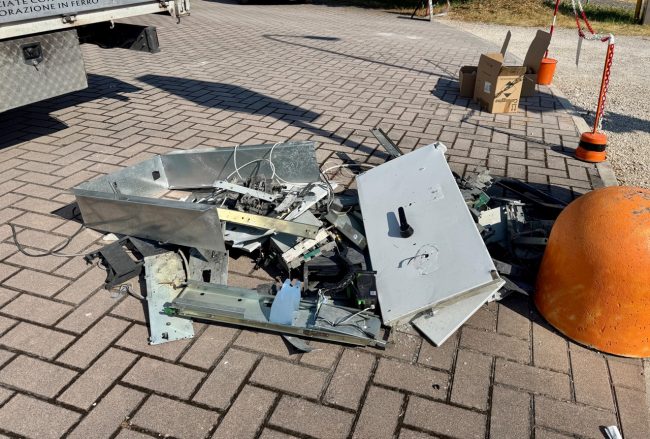 bancomat-saltato-carifermo-porto-potenza-020720254-650x439