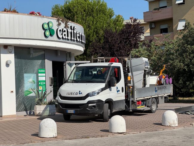 bancomat-saltato-carifermo-porto-potenza-020720255-650x488