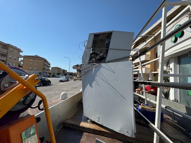 bancomat-saltato-carifermo-porto-potenza-020720256-650x488