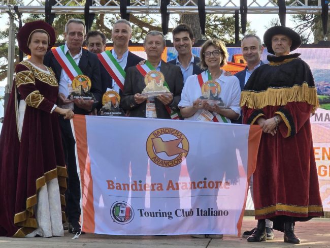 bandiere-arancioni-1-650x488