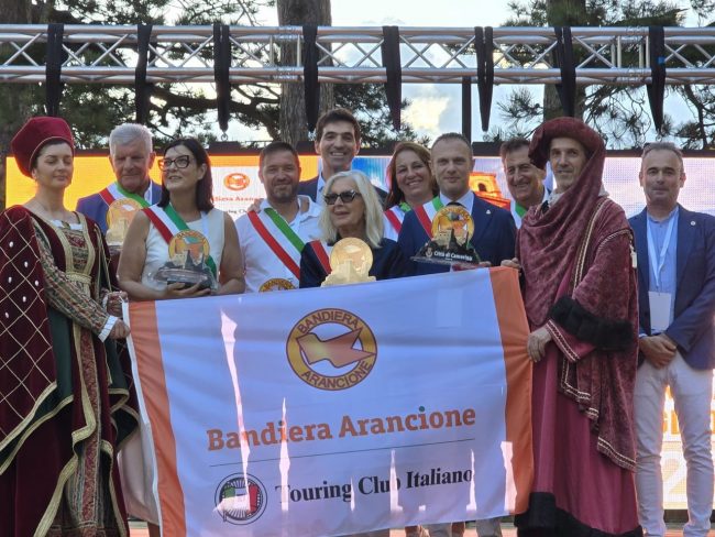 bandiere-arancioni-4-650x488