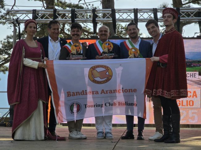 bandiere-arancioni-5-650x487