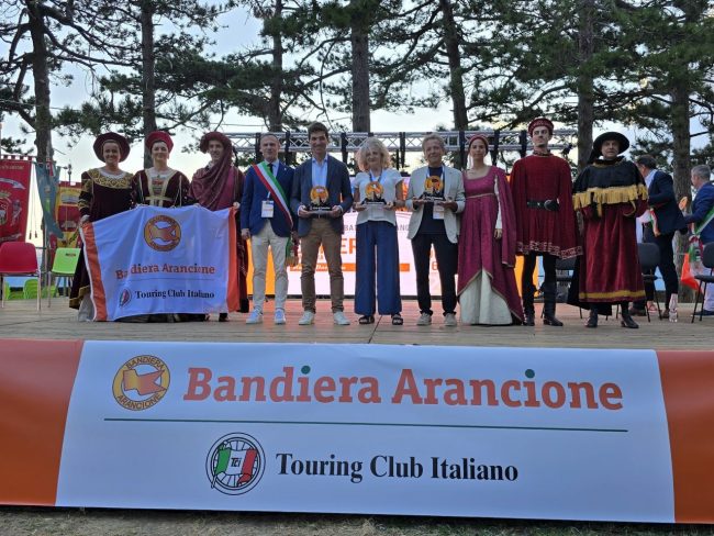 bandiere-arancioni-6-650x488