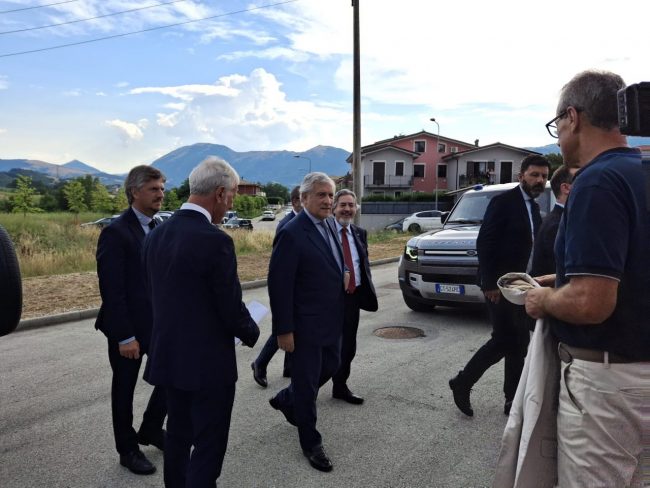 tajani-forza-italia-2-650x488