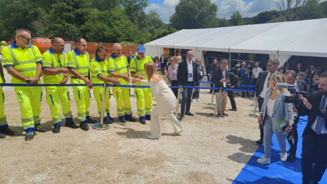 Foto-Presidente-Meloni-e-Cantonieri