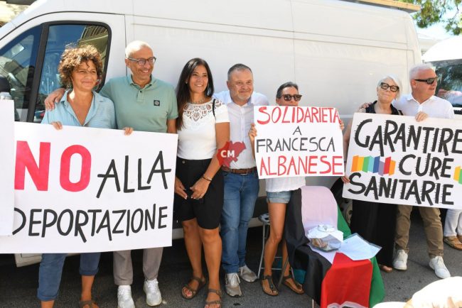 matteo-ricci-al-mercato-civitanova-FDM-2-650x434