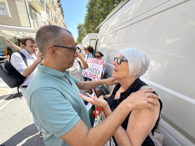 matteo-ricci-al-mercato-civitanova-FDM-7-650x488