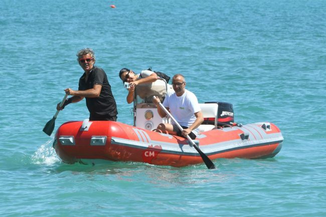 matteo-ricci-in-gommone-civitanova-FDM-11-650x433