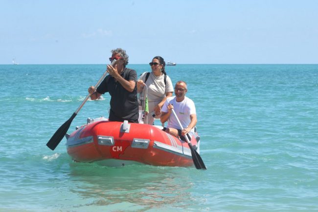 matteo-ricci-in-gommone-civitanova-FDM-12-650x433