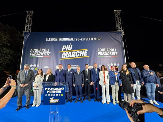 acquaroli-chiusura-porto-potenza2-650x488