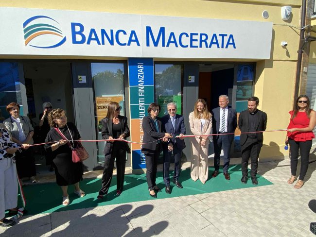 inaugurazione-banca-macerata-corridonia-11-650x488