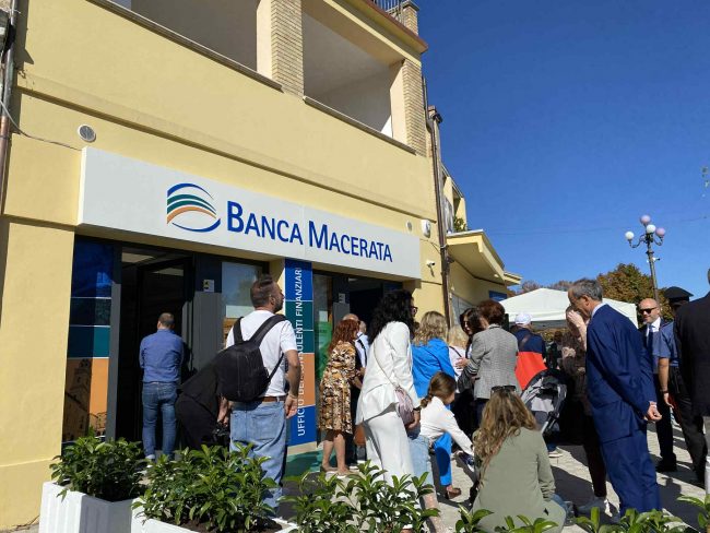inaugurazione-banca-macerata-corridonia-13-650x488