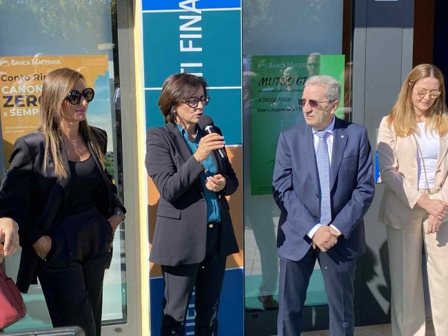 inaugurazione-banca-macerata-corridonia-18-650x488
