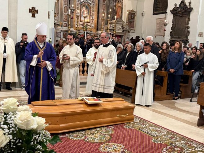 Funerali-Menichelli1-650x488
