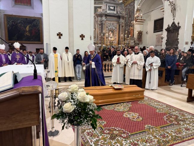 Funerali-Menichelli3-650x488