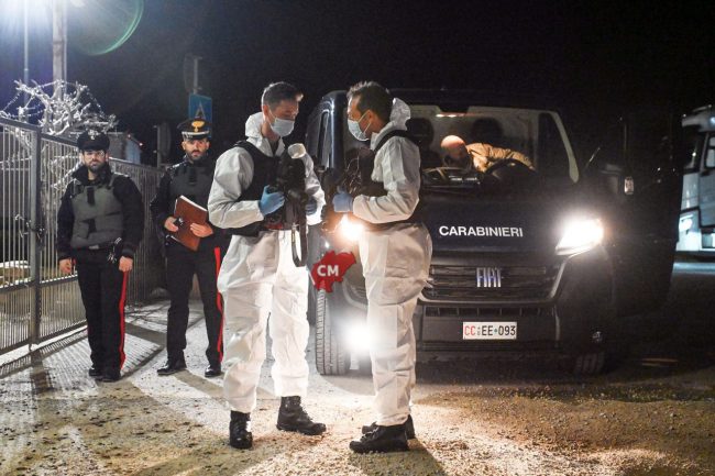 assalto-portavalori-carabinieri-e-scientifica-porto-potenza-picena-green-garden-FDM-10-650x433