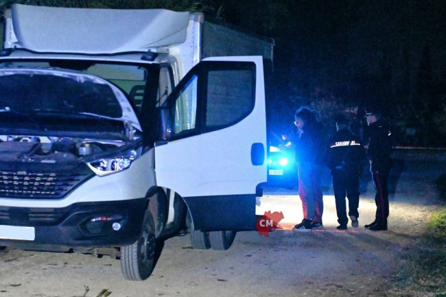 assalto-portavalori-ritrovamento-furgone-zona-spinnaker-porto-potenza-picena-ppp-carabinieri-FDM-3-650x433