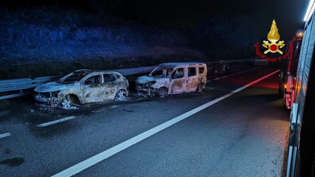 auto-bruciate-assalto-portavalori