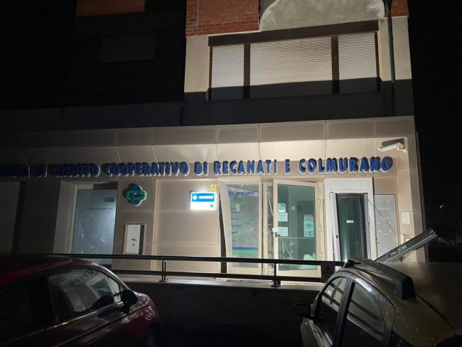 bancomat-porto-potenza14-650x488