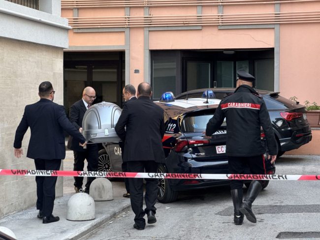donna-trovata-morta-in-strada-carabinieri-viale-vittorio-veneto-civitanova-FDM-11-650x488