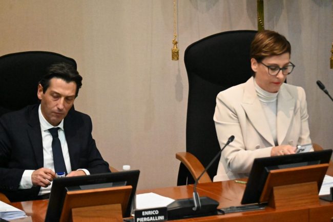 primo-consiglio-regionale-acquaroli10-650x433