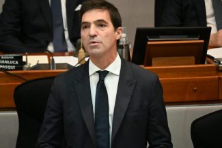 primo-consiglio-regionale-acquaroli11-325x217