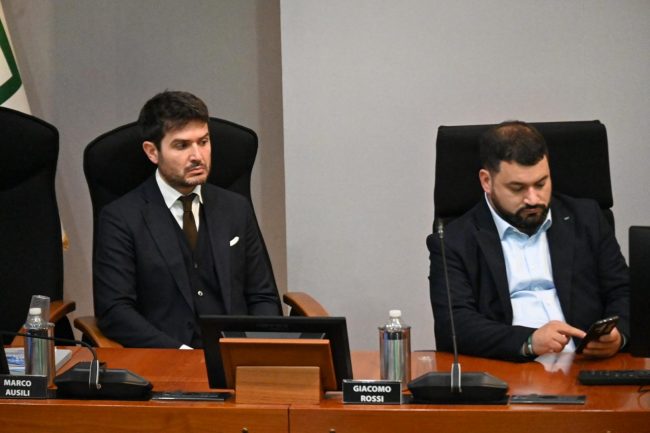 primo-consiglio-regionale-acquaroli12-650x433
