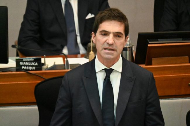 primo-consiglio-regionale-acquaroli13-650x433