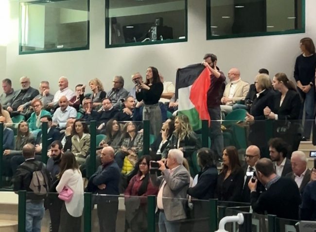 primo-consiglio-regionale-acquaroli2-650x478